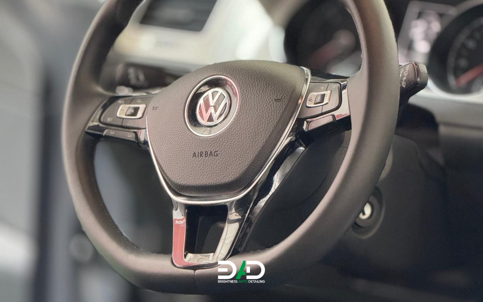 Restauro couro do volante de um VW na Brightness Auto Detailing